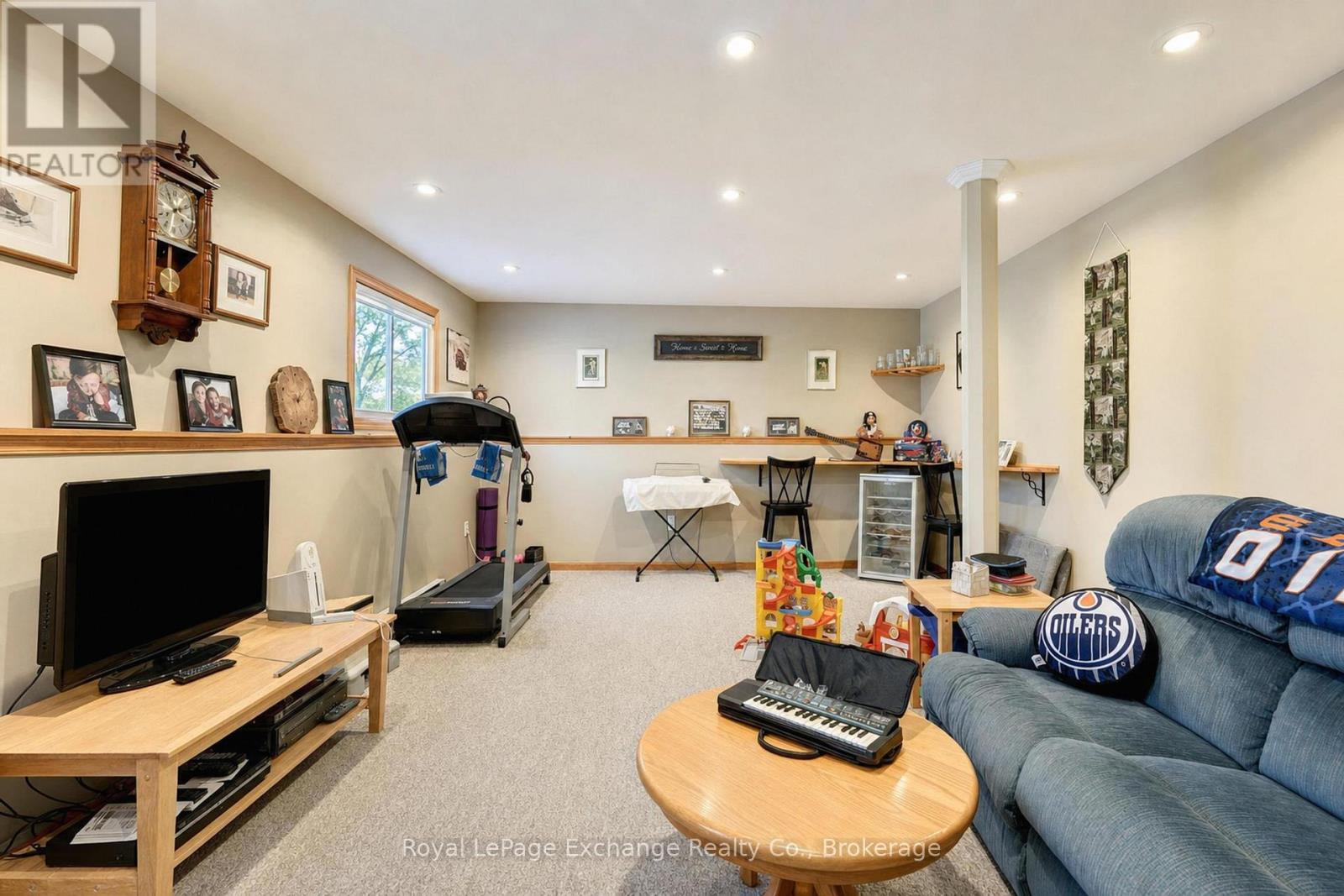 28 MAPLE STREET - 40