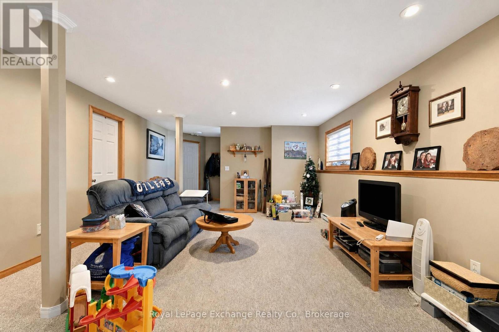 28 MAPLE STREET - 41