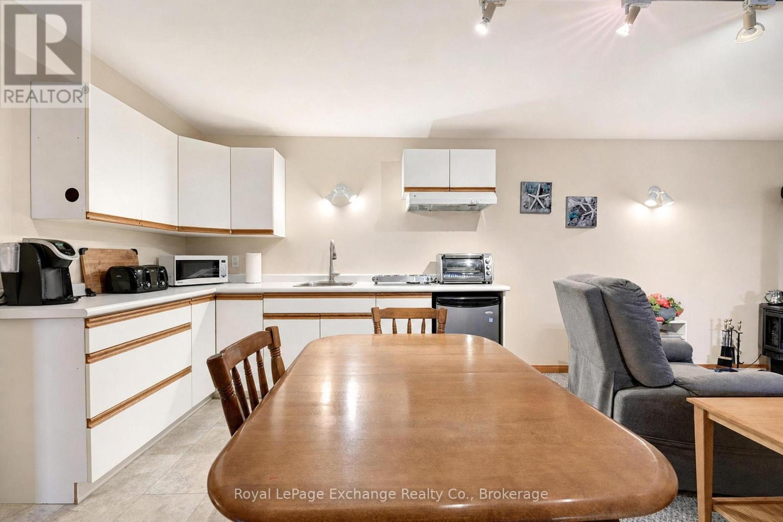 28 MAPLE STREET - 43