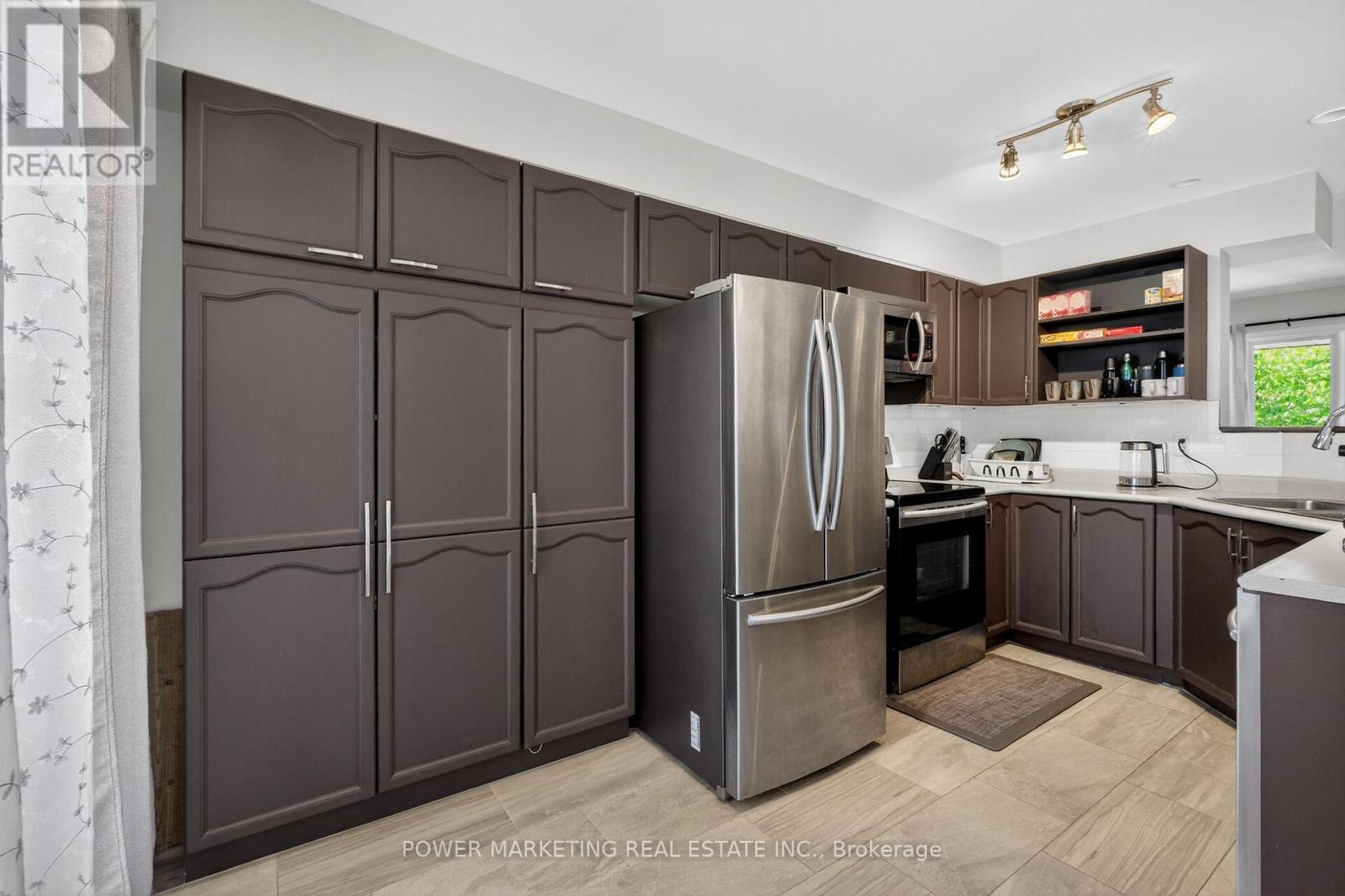 1493 LYNX CRESCENT - 14