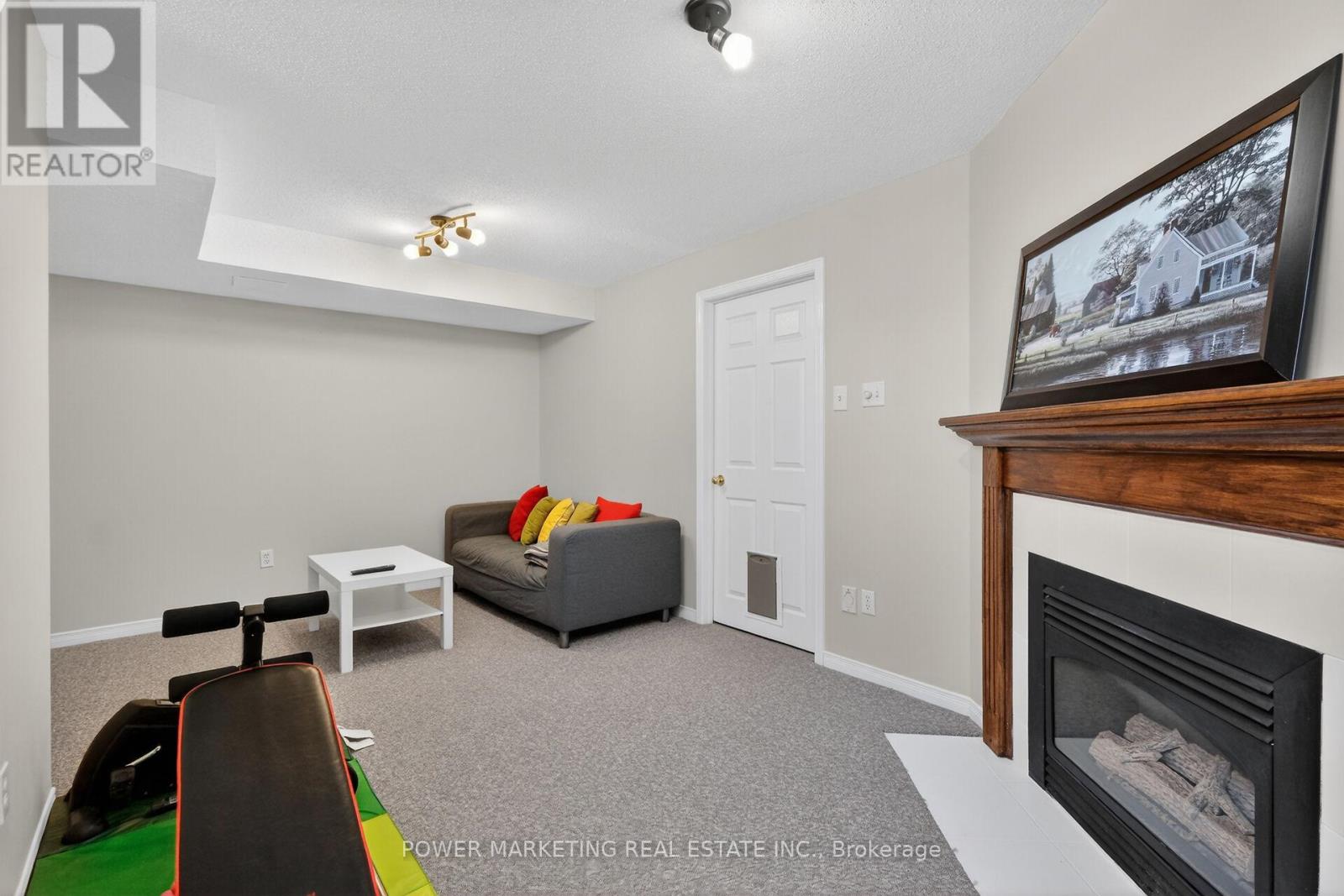 1493 LYNX CRESCENT - 36