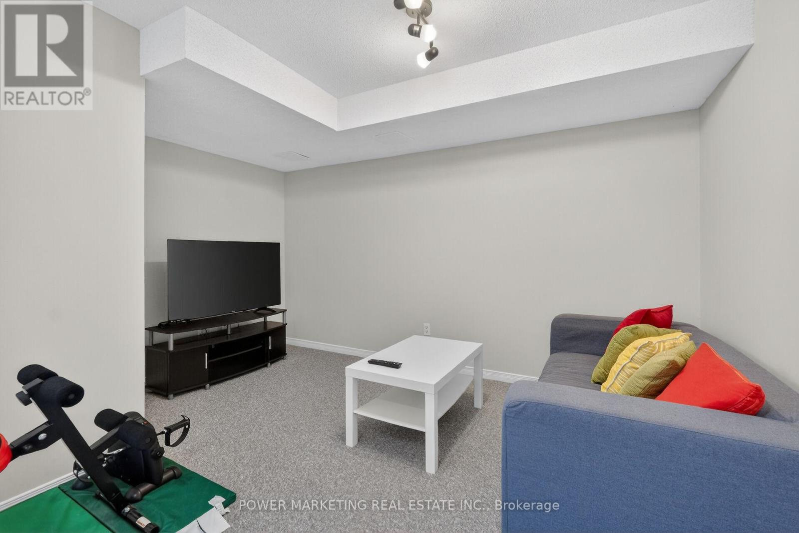 1493 LYNX CRESCENT - 37