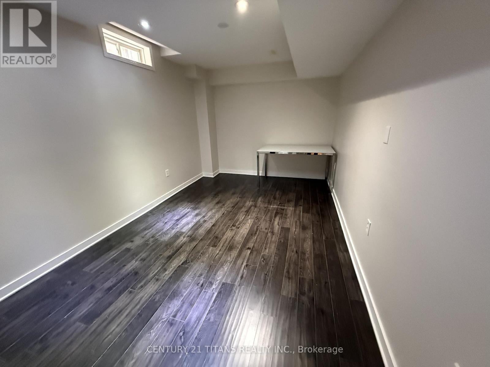 274 PENNDUTCH CIRCLE - 24