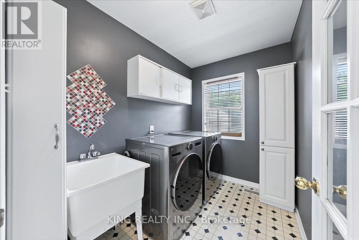 76 BLACKBURN DRIVE - 34