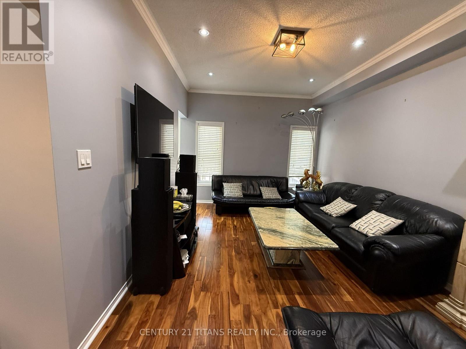 274 PENNDUTCH CIRCLE - 5