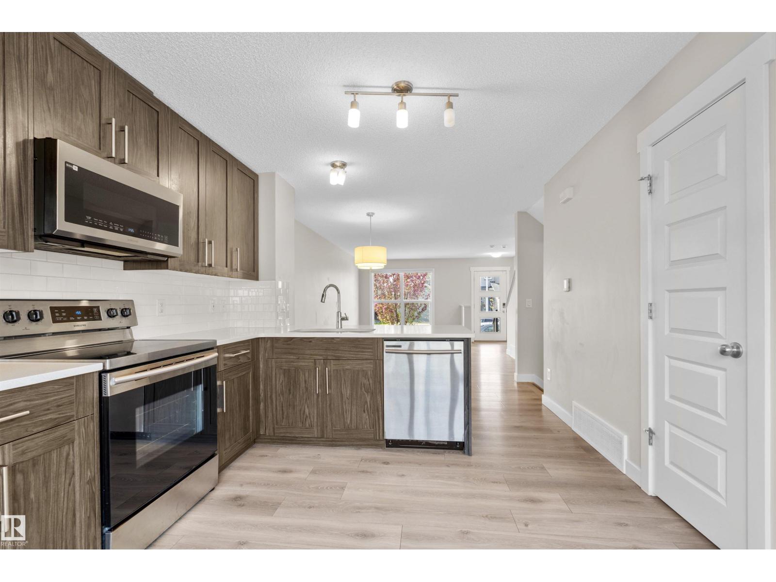 22546 96 AV NW - 9