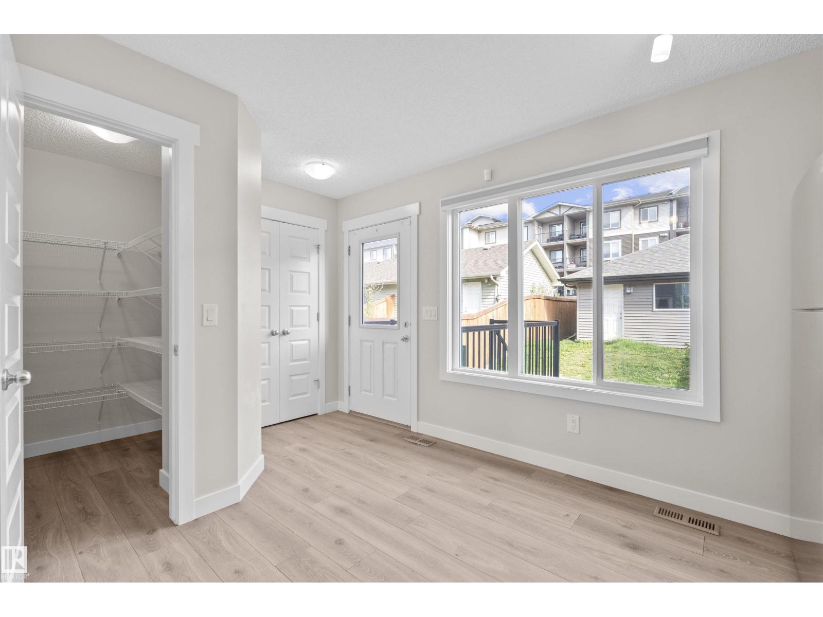 22546 96 AV NW - 10