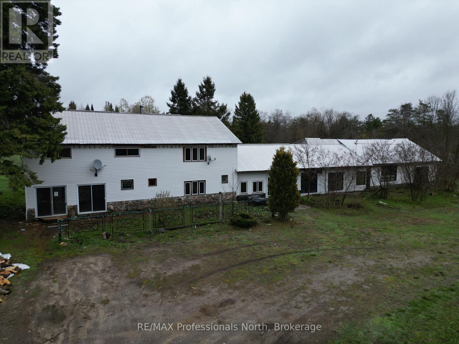 3044 GELERT ROAD - 41