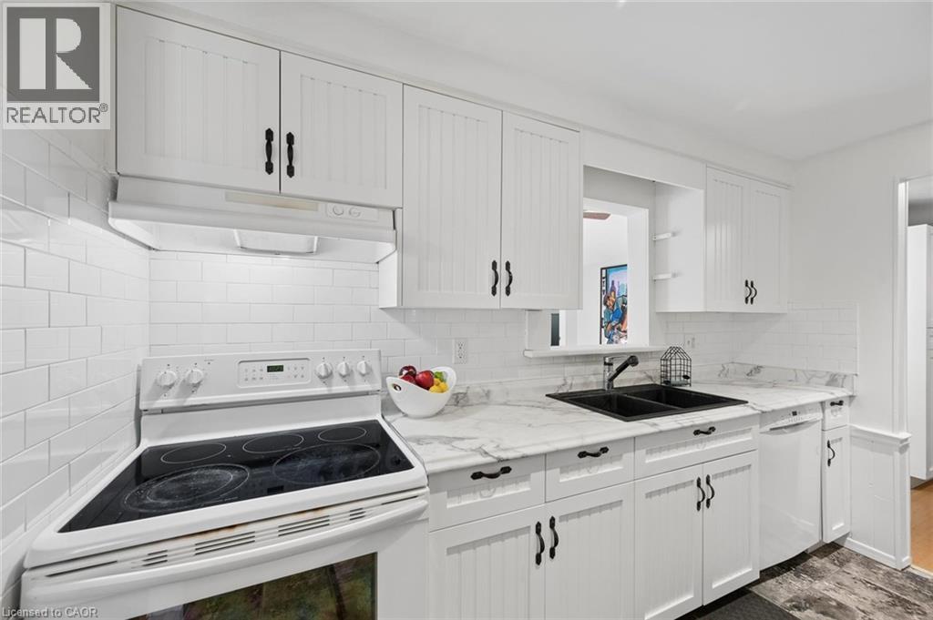 50 LEWIS Crescent - 13