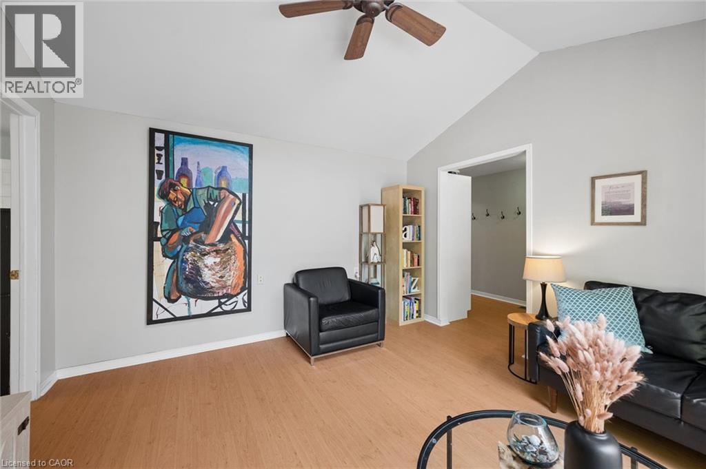 50 LEWIS Crescent - 15