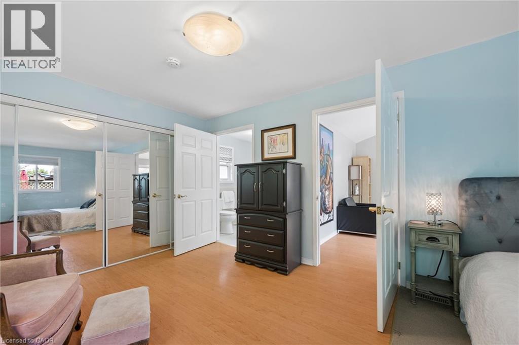 50 LEWIS Crescent - 18