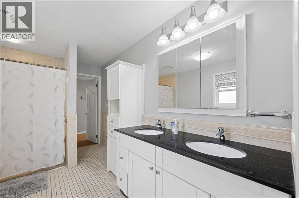 50 LEWIS Crescent - 20
