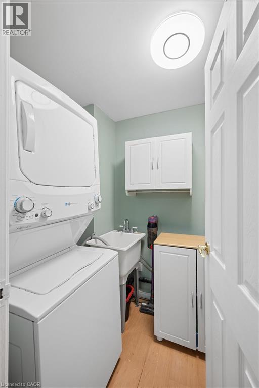 50 LEWIS Crescent - 22