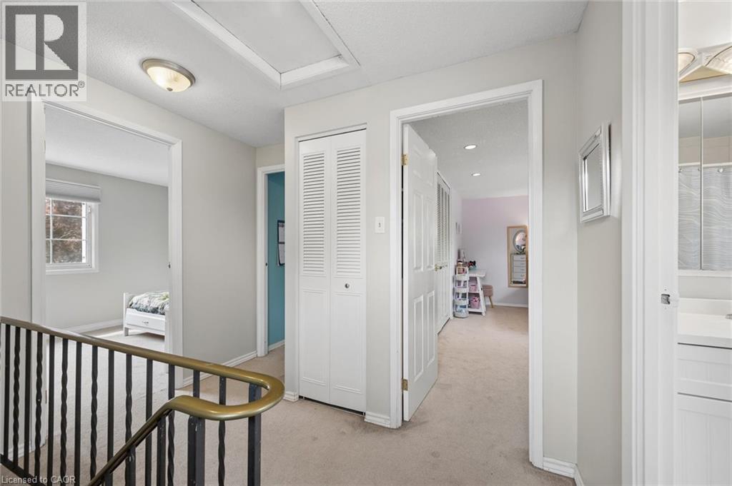 50 LEWIS Crescent - 25