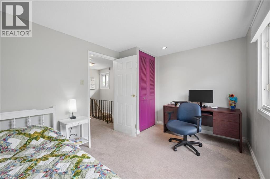 50 LEWIS Crescent - 27