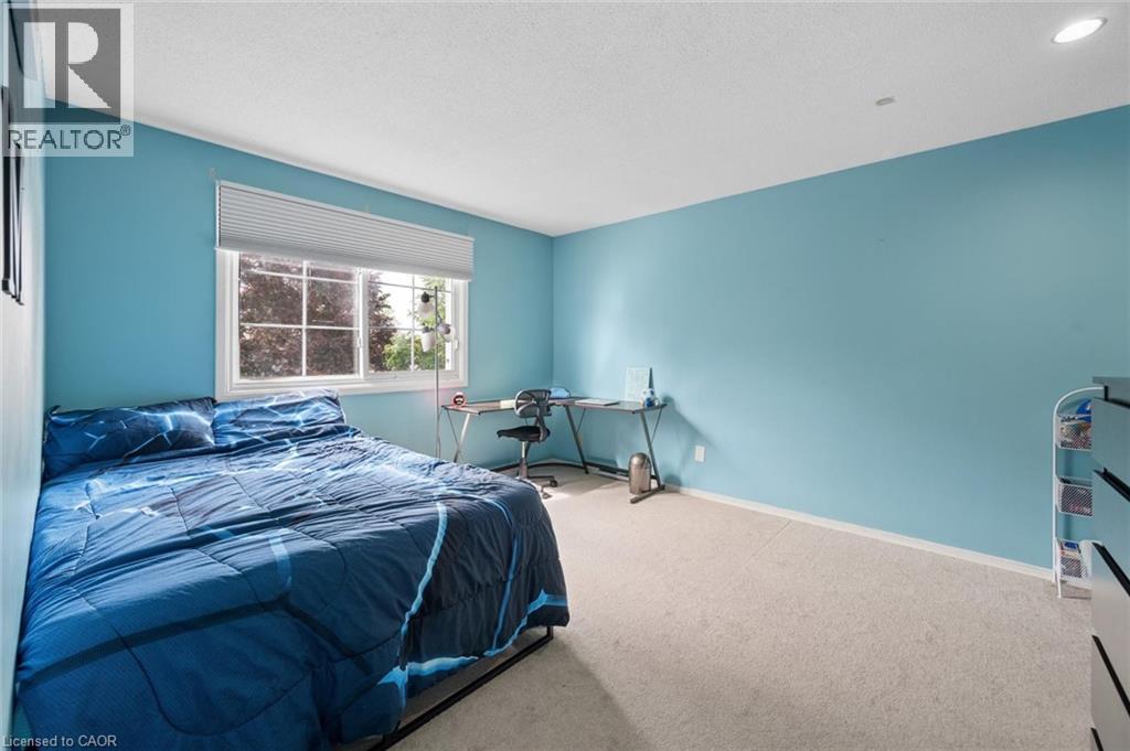 50 LEWIS Crescent - 28
