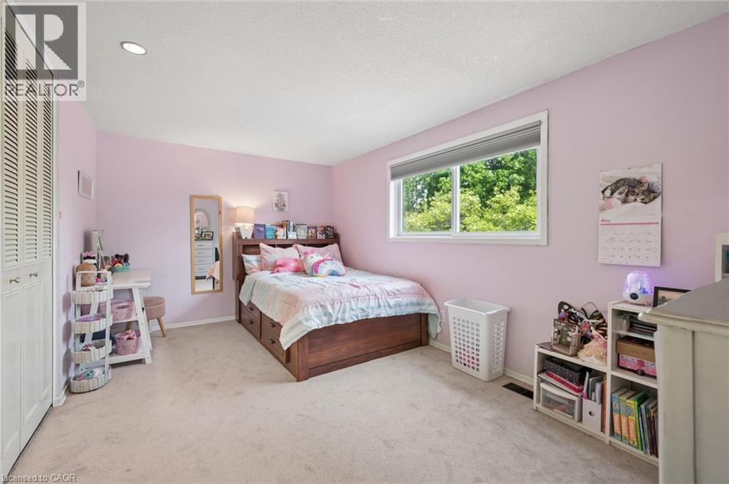 50 LEWIS Crescent - 30