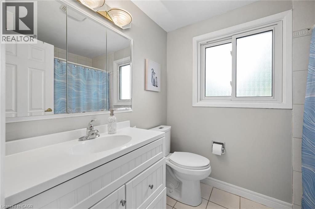 50 LEWIS Crescent - 31