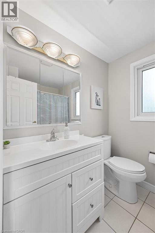 50 LEWIS Crescent - 32