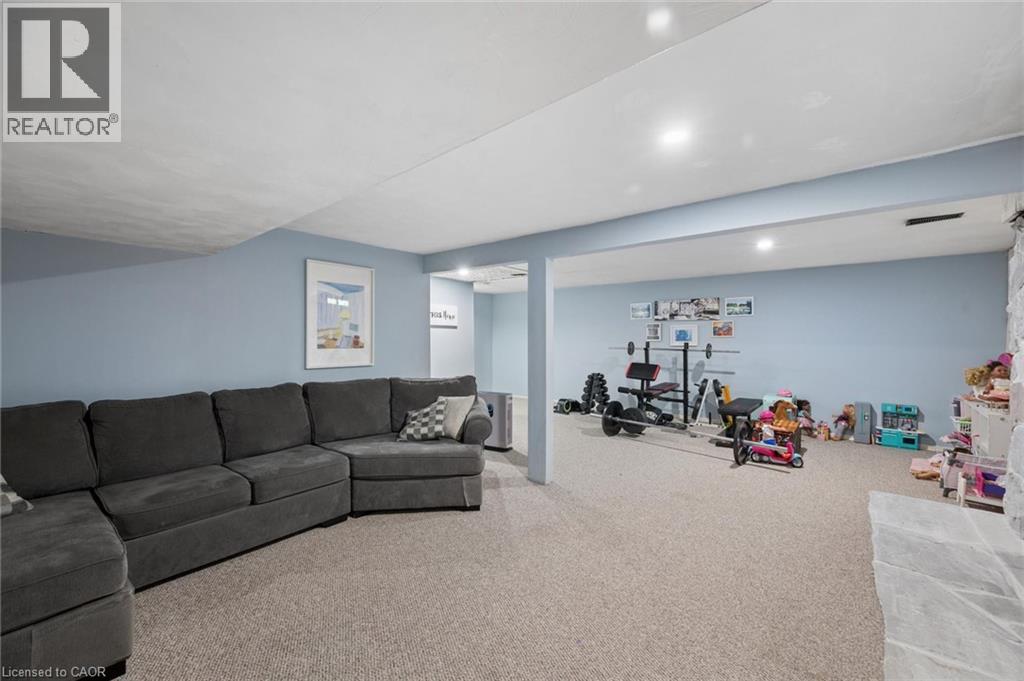 50 LEWIS Crescent - 35