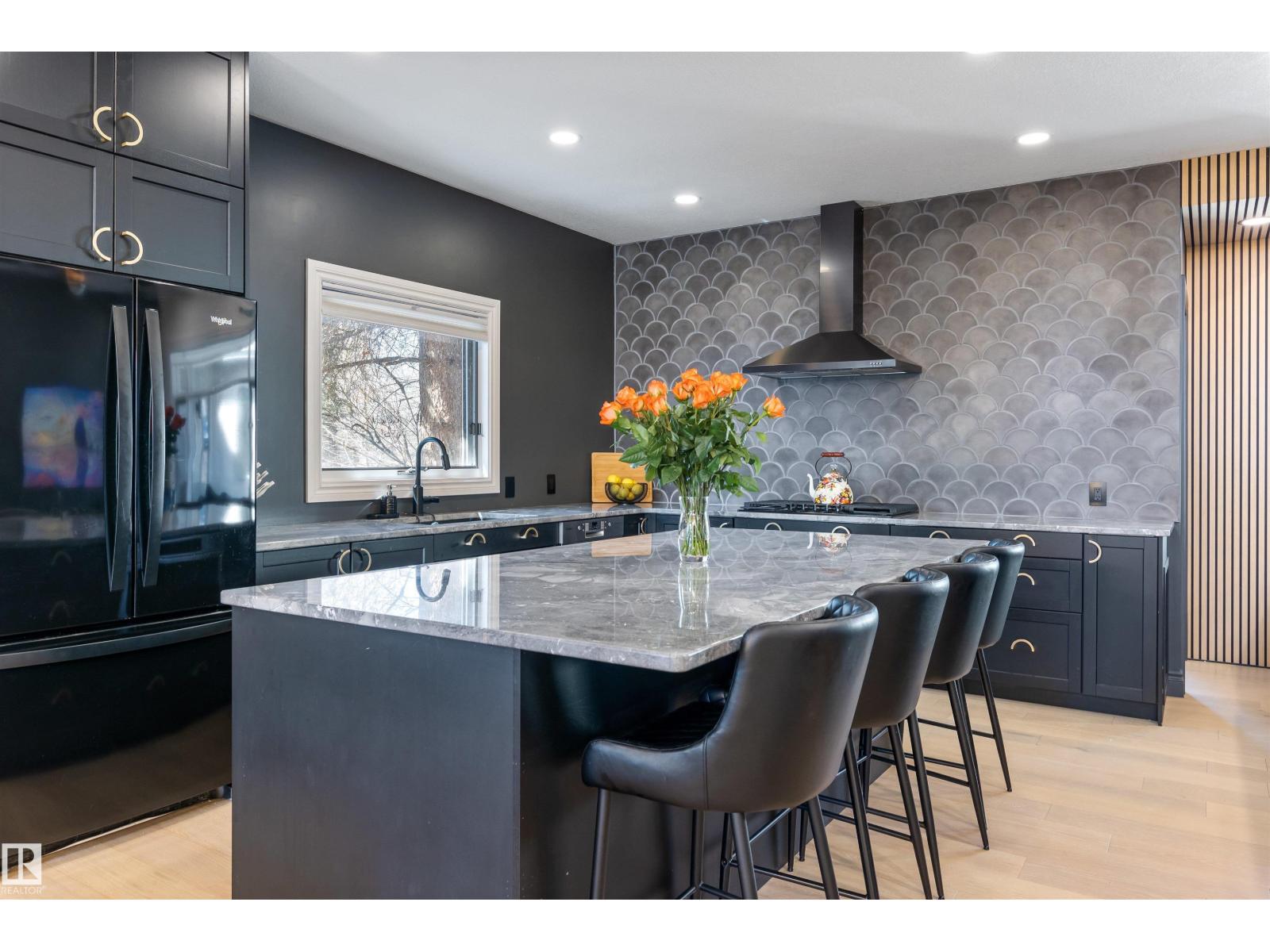 11412 12 AV NW NW - 13