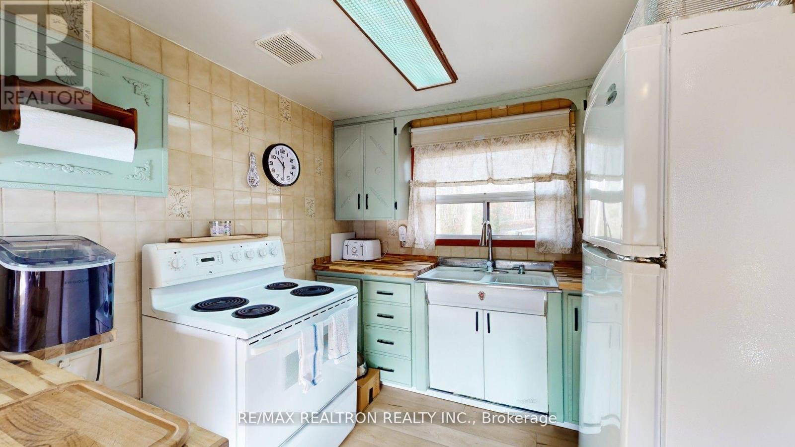 286 EDWINA DRIVE - 9