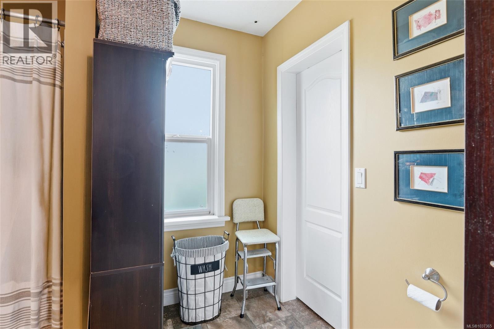 3906 10th Ave - 10
