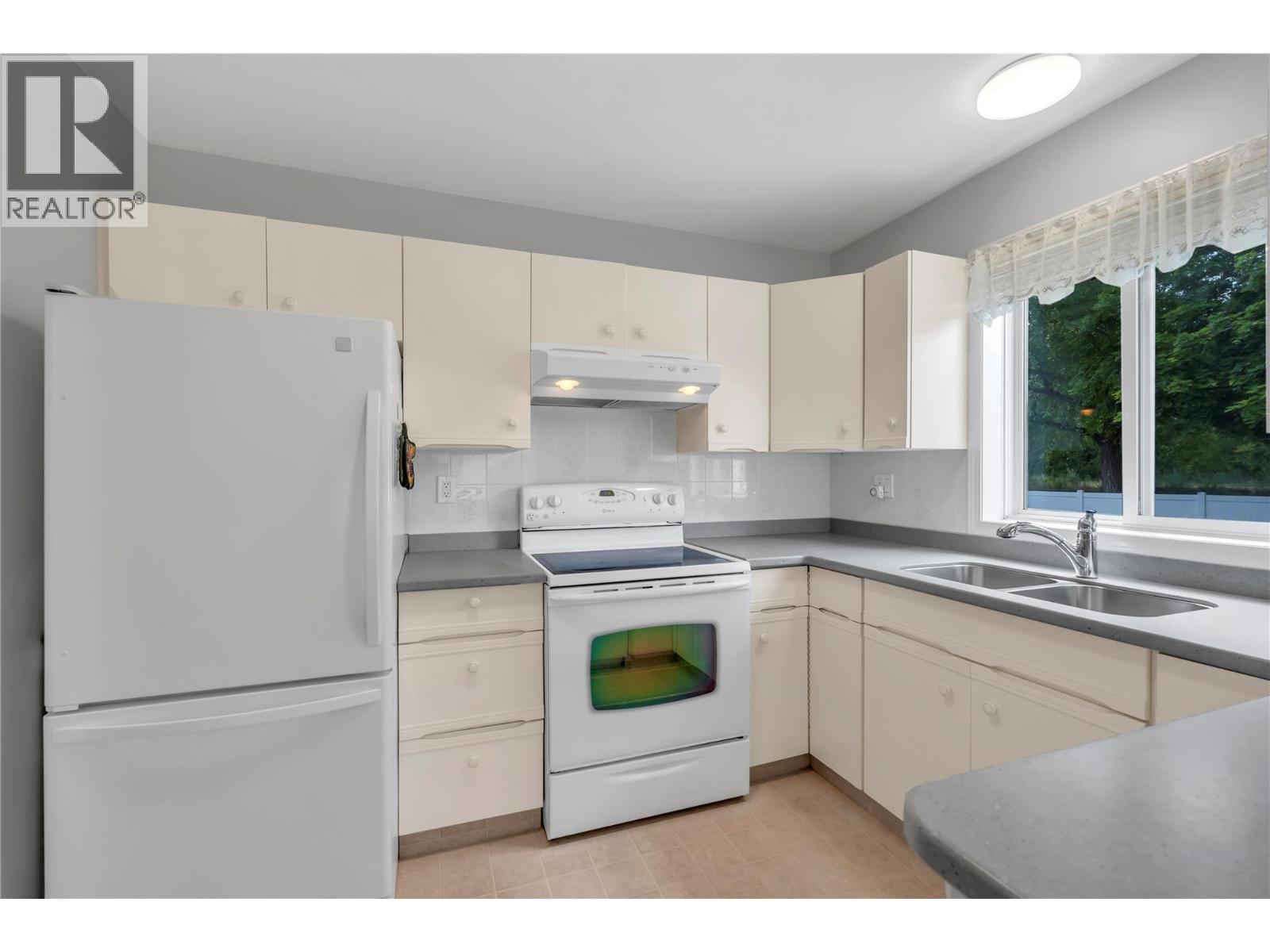 145 Redwing Place Unit# 8, Oliver