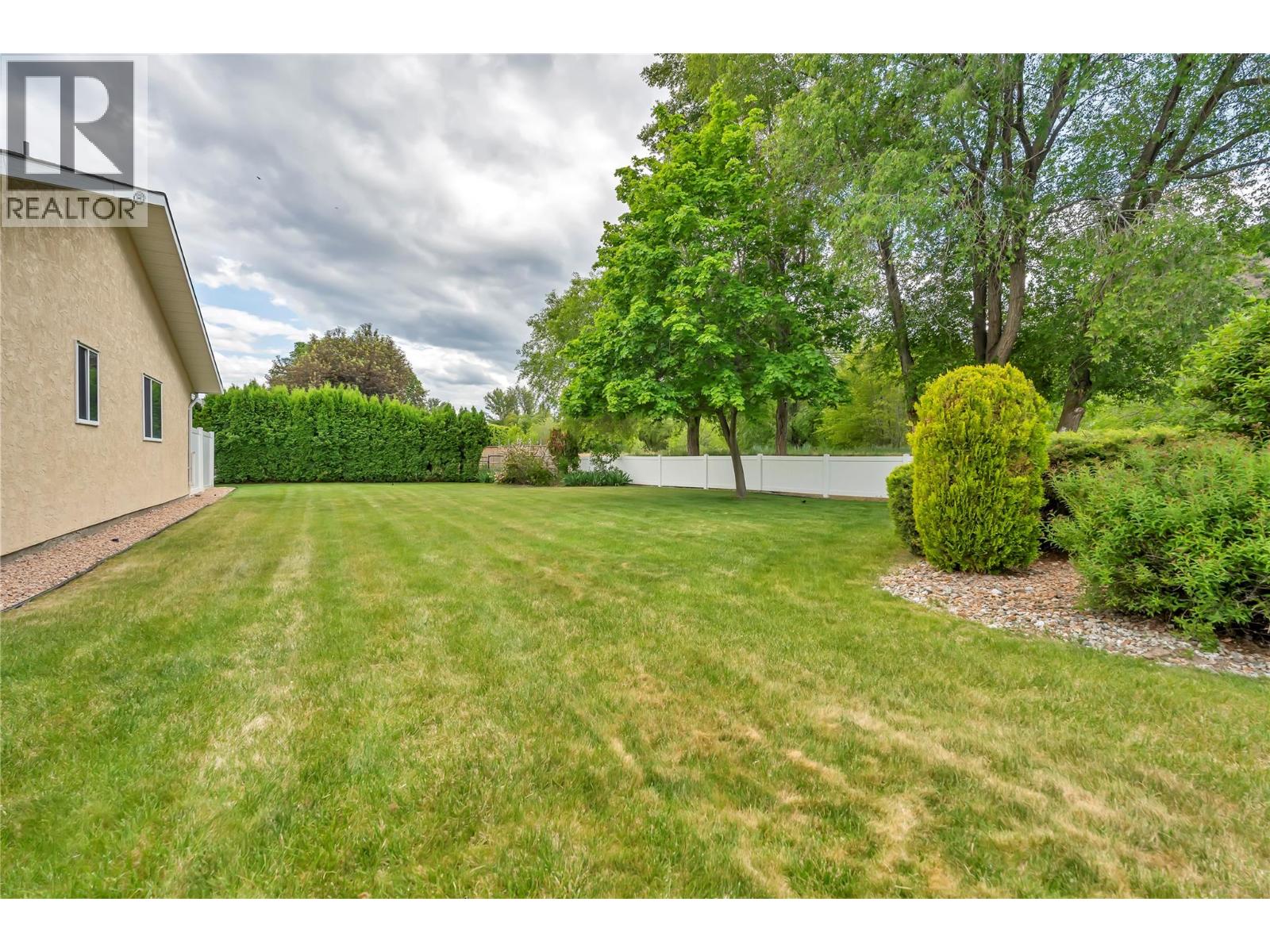 145 Redwing Place Unit# 8, Oliver
