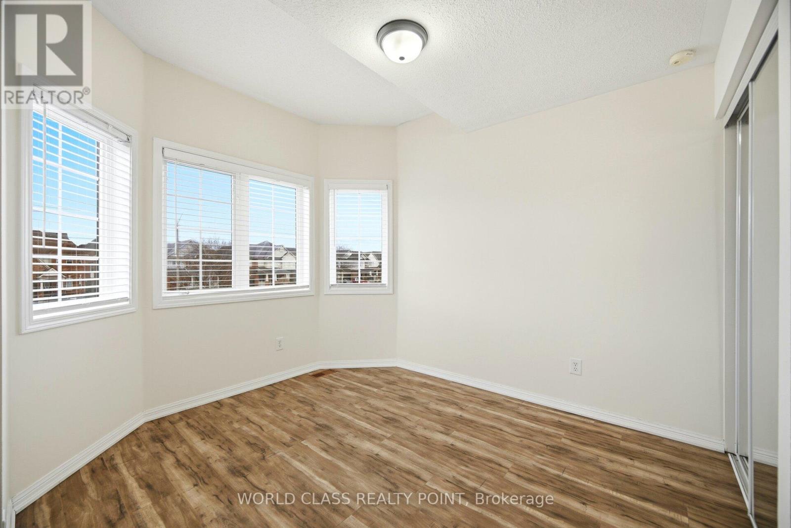 727 THOMPSON ROAD S - 19