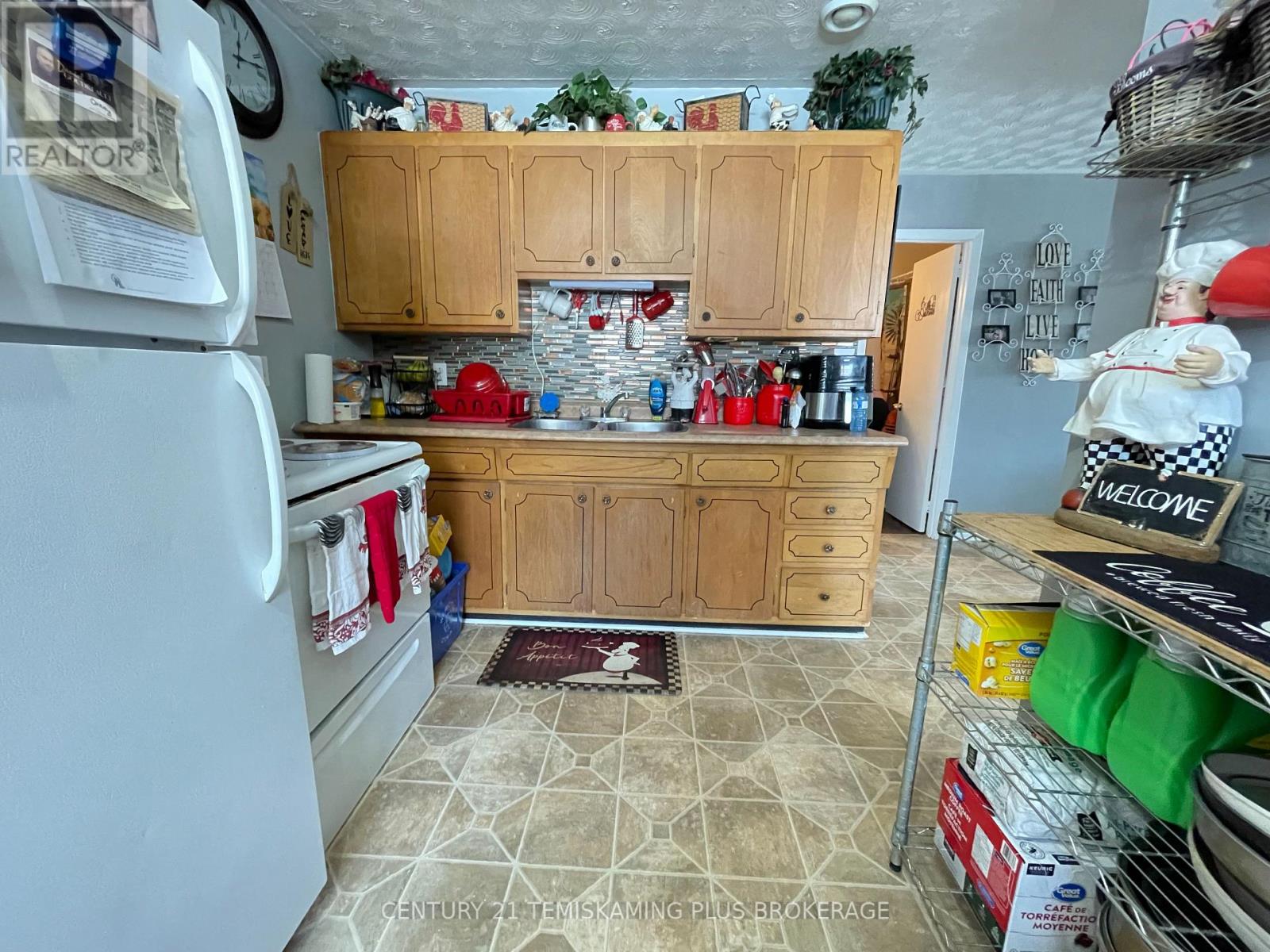 121 ELM AVENUE - 20