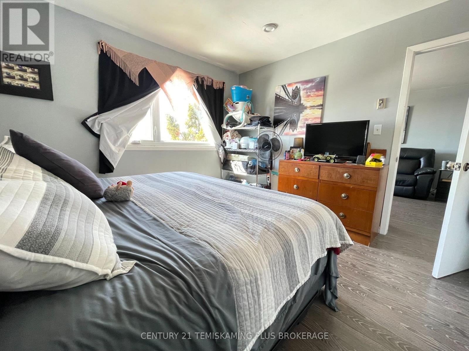 121 ELM AVENUE - 16