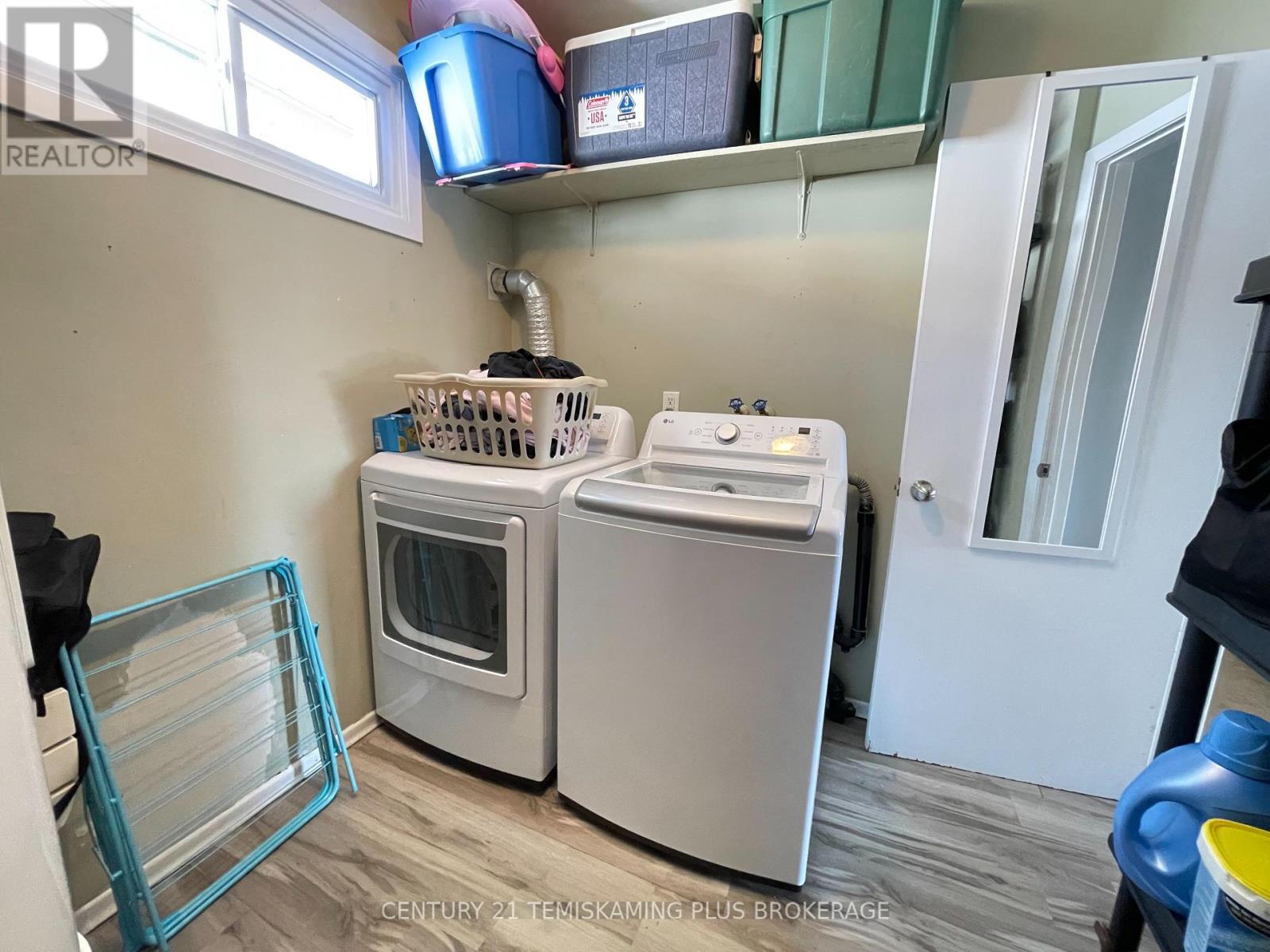 121 ELM AVENUE - 14