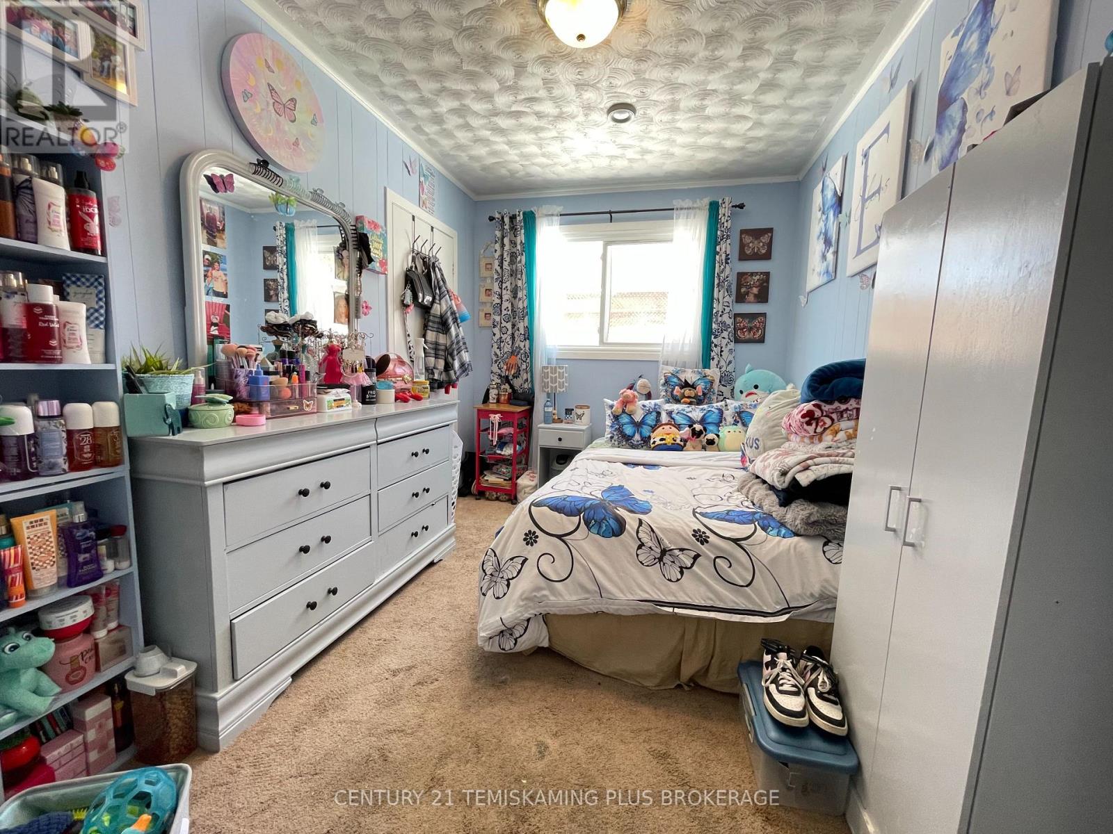 121 ELM AVENUE - 23