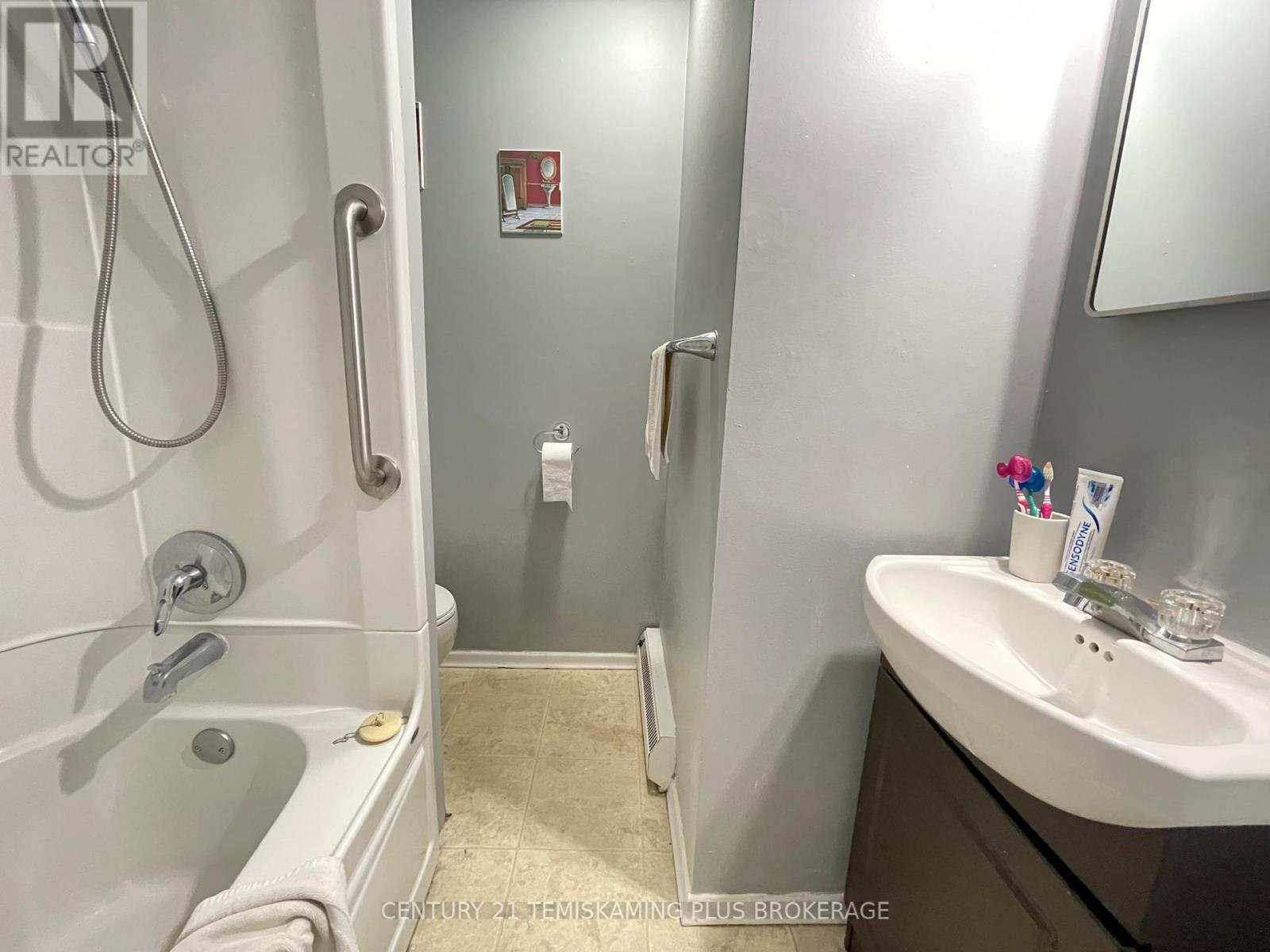 121 ELM AVENUE - 12