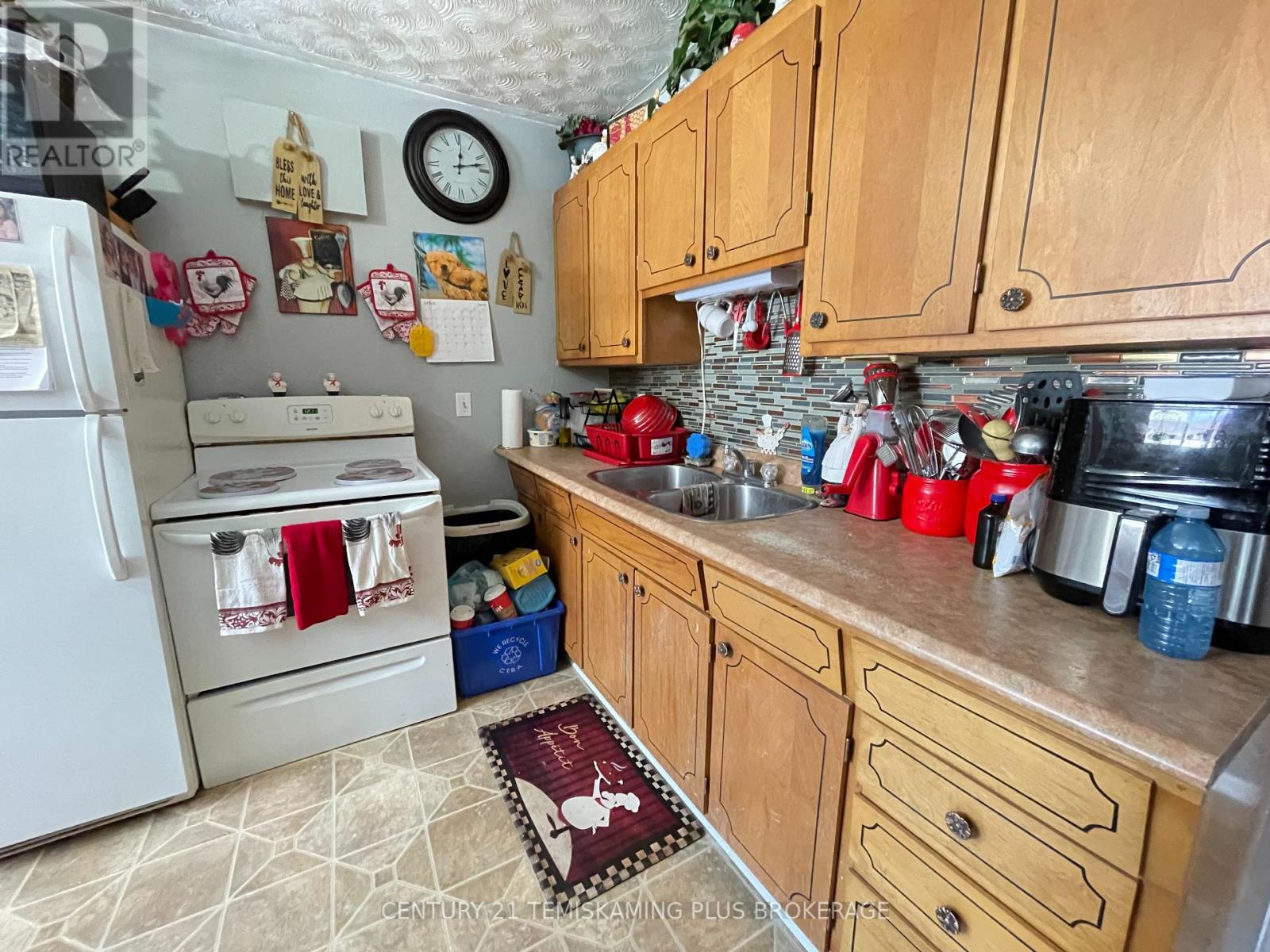 121 ELM AVENUE - 19