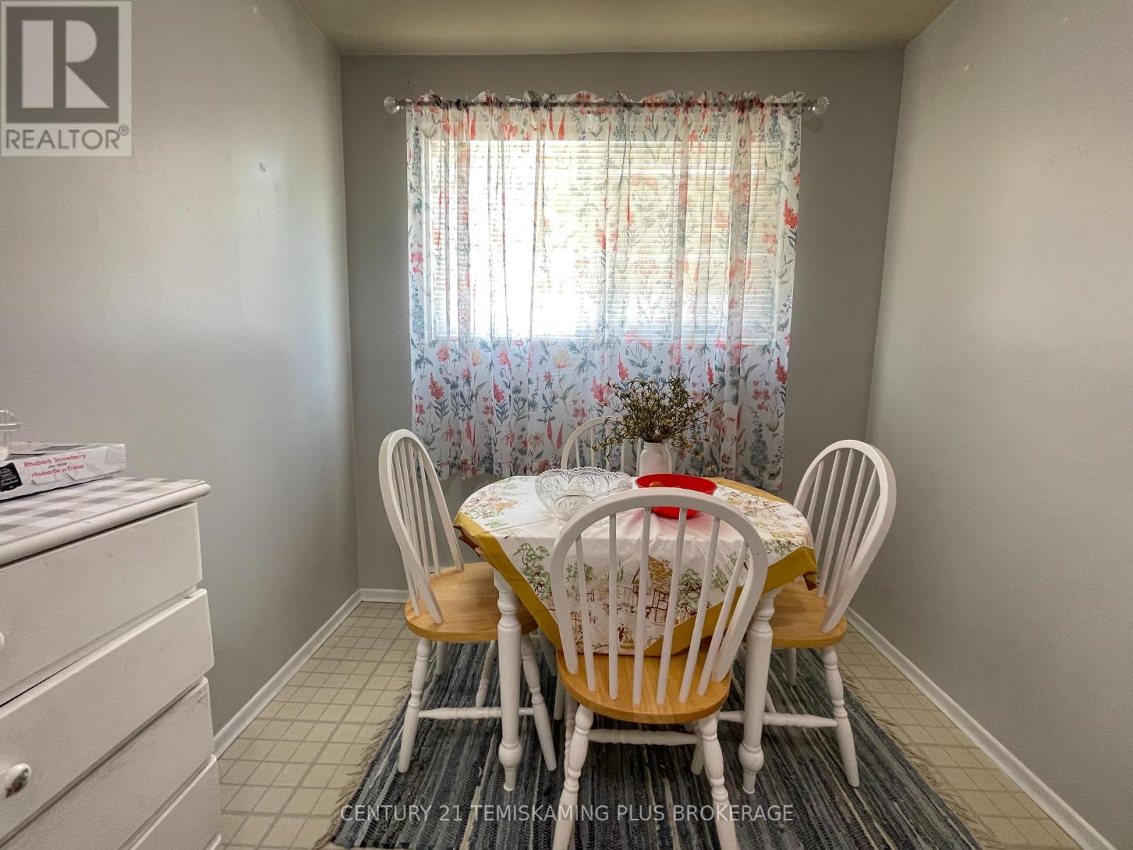 121 ELM AVENUE - 33