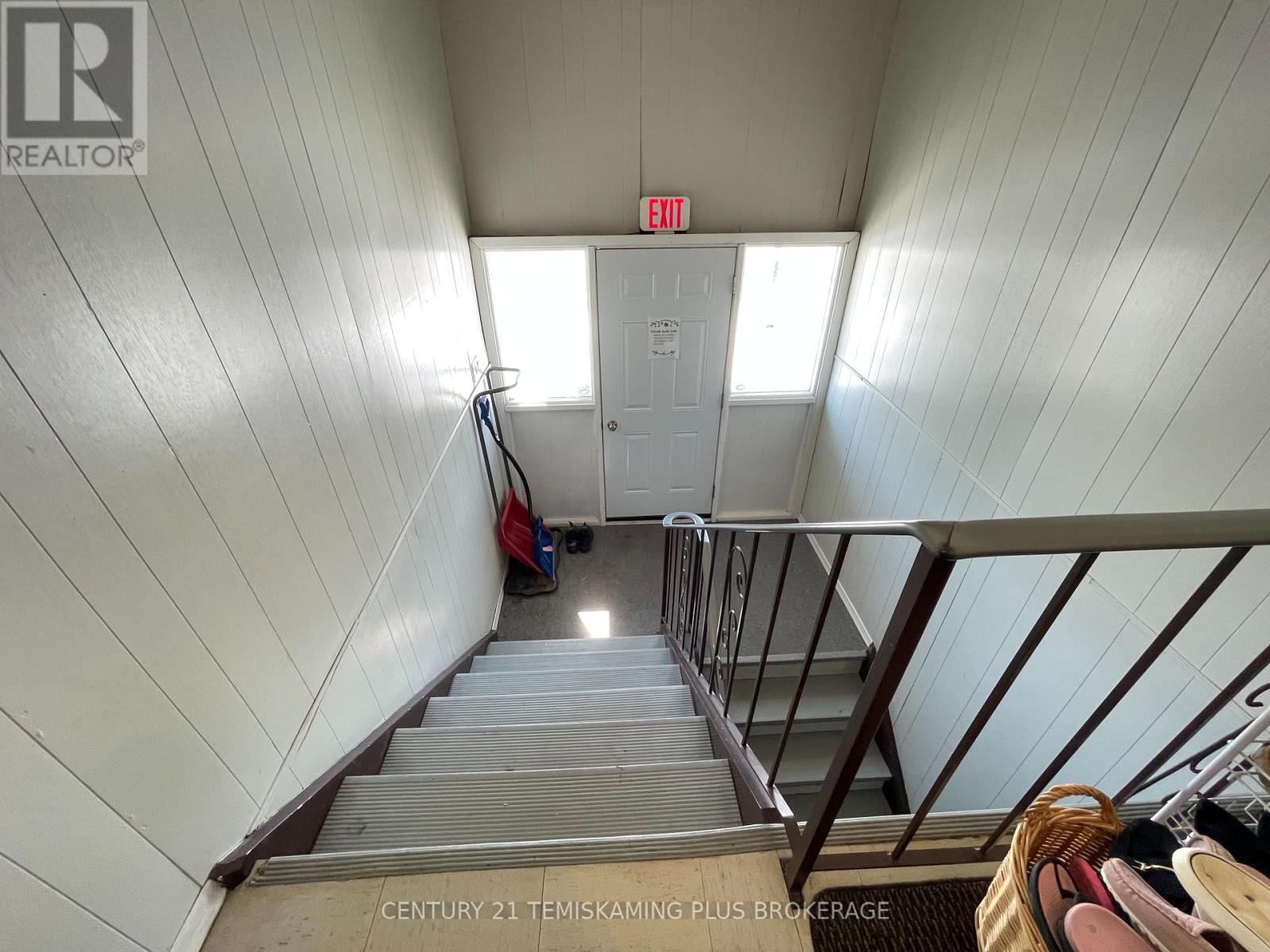 121 ELM AVENUE - 27
