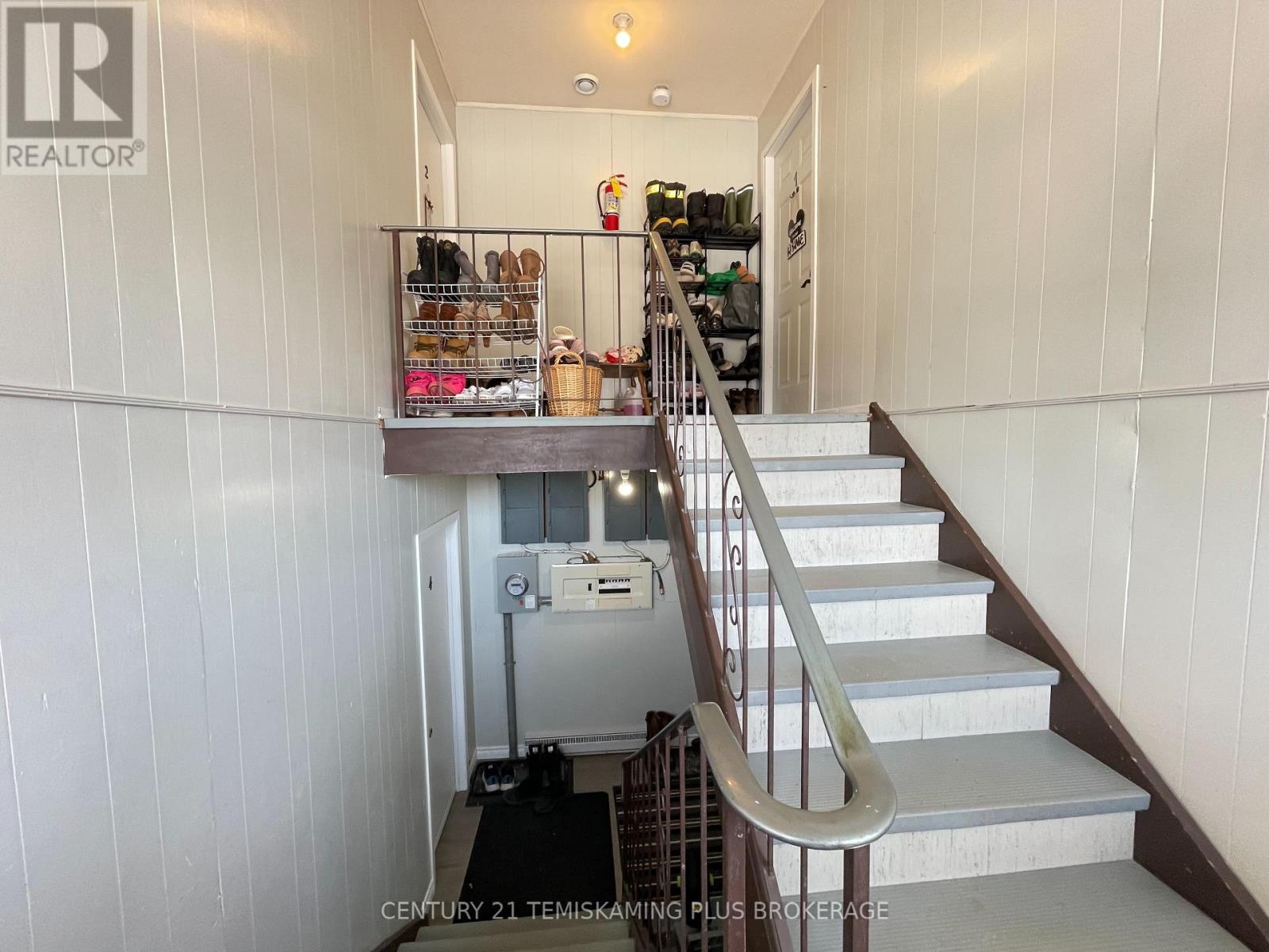 121 ELM AVENUE - 26