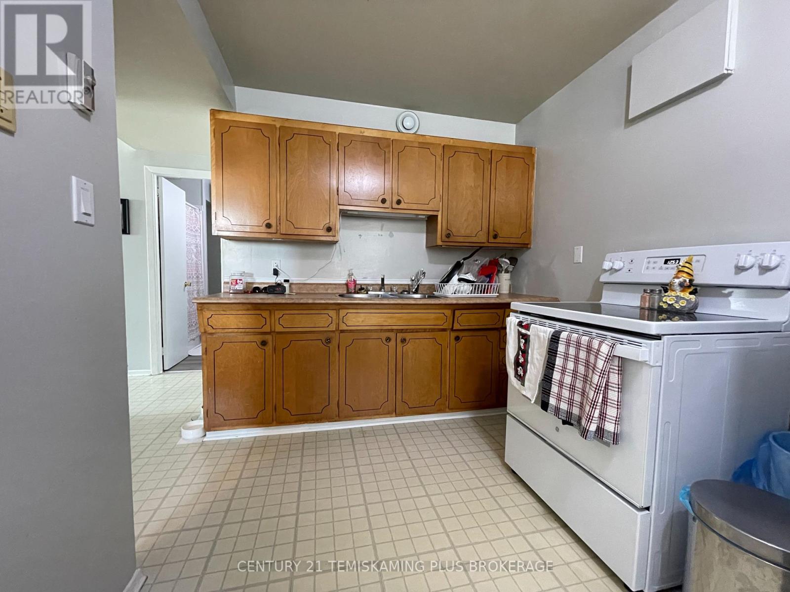 121 ELM AVENUE - 31