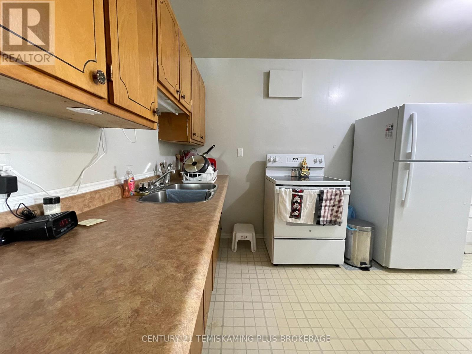 121 ELM AVENUE - 30