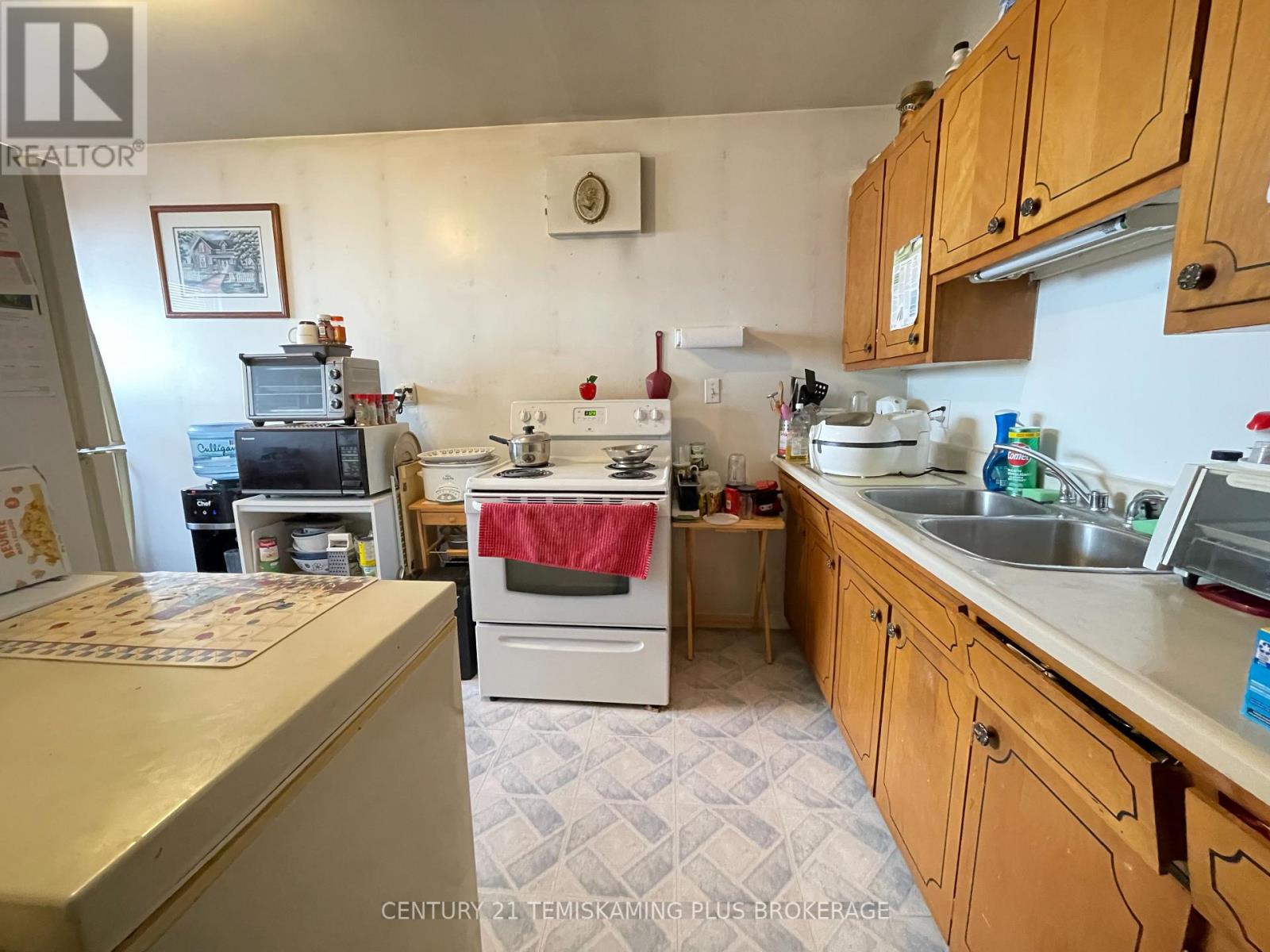 121 ELM AVENUE - 39