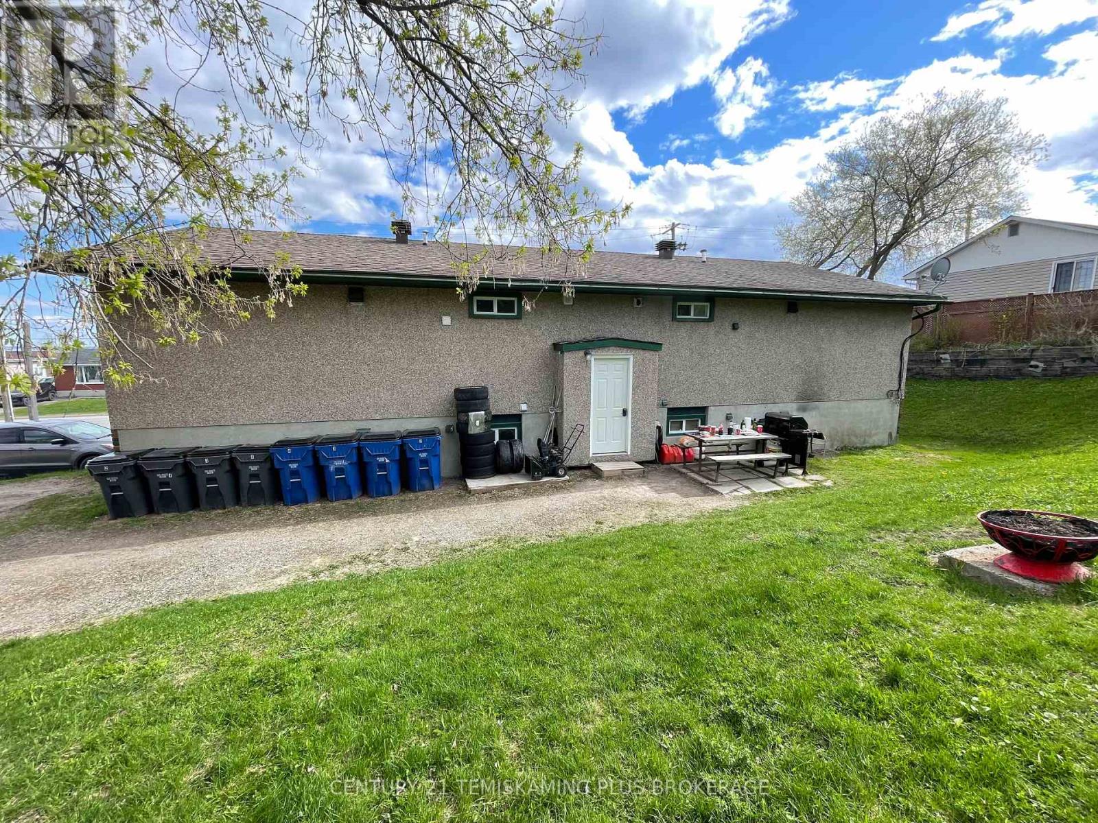 121 ELM AVENUE - 4
