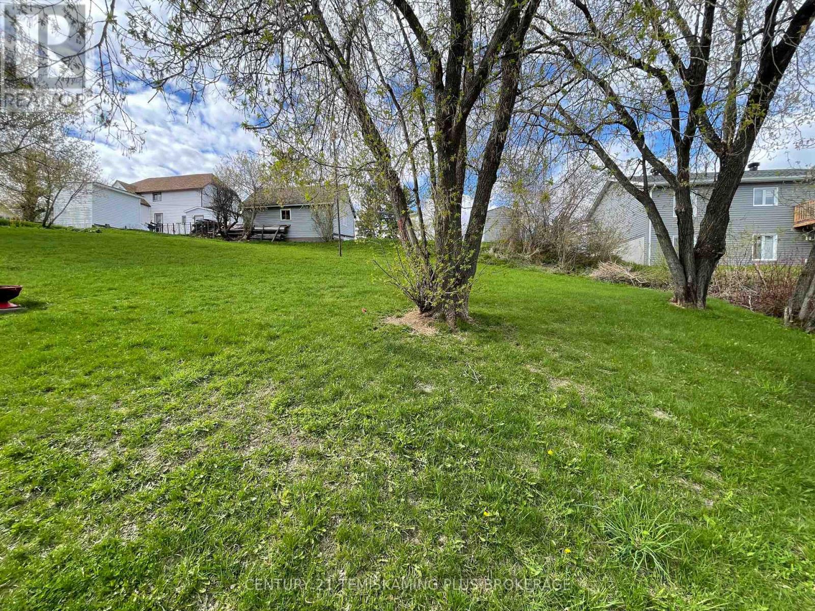 121 ELM AVENUE - 5