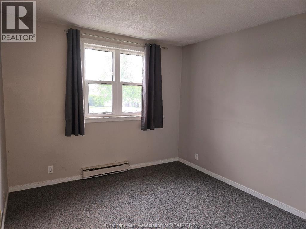 #A207 12 Montgomery DRIVE - 14