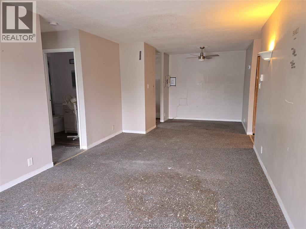 #A207 12 Montgomery DRIVE - 19
