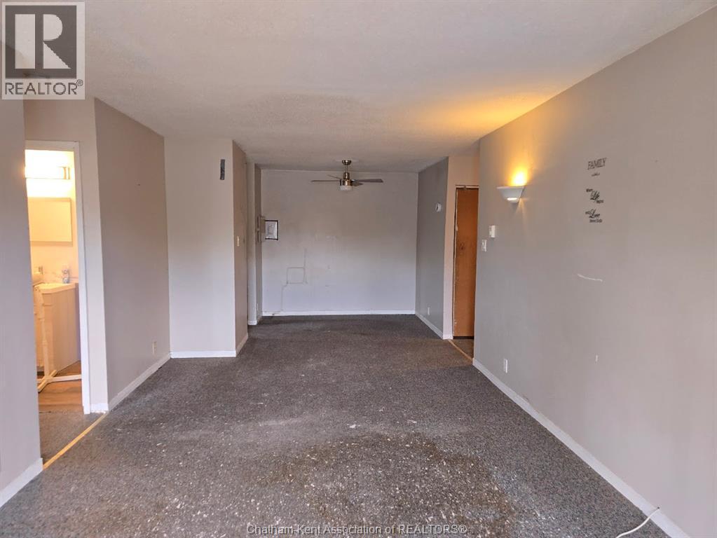 #A207 12 Montgomery DRIVE - 20