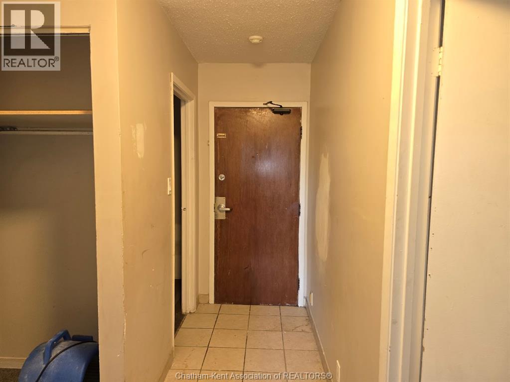 #A207 12 Montgomery DRIVE - 27