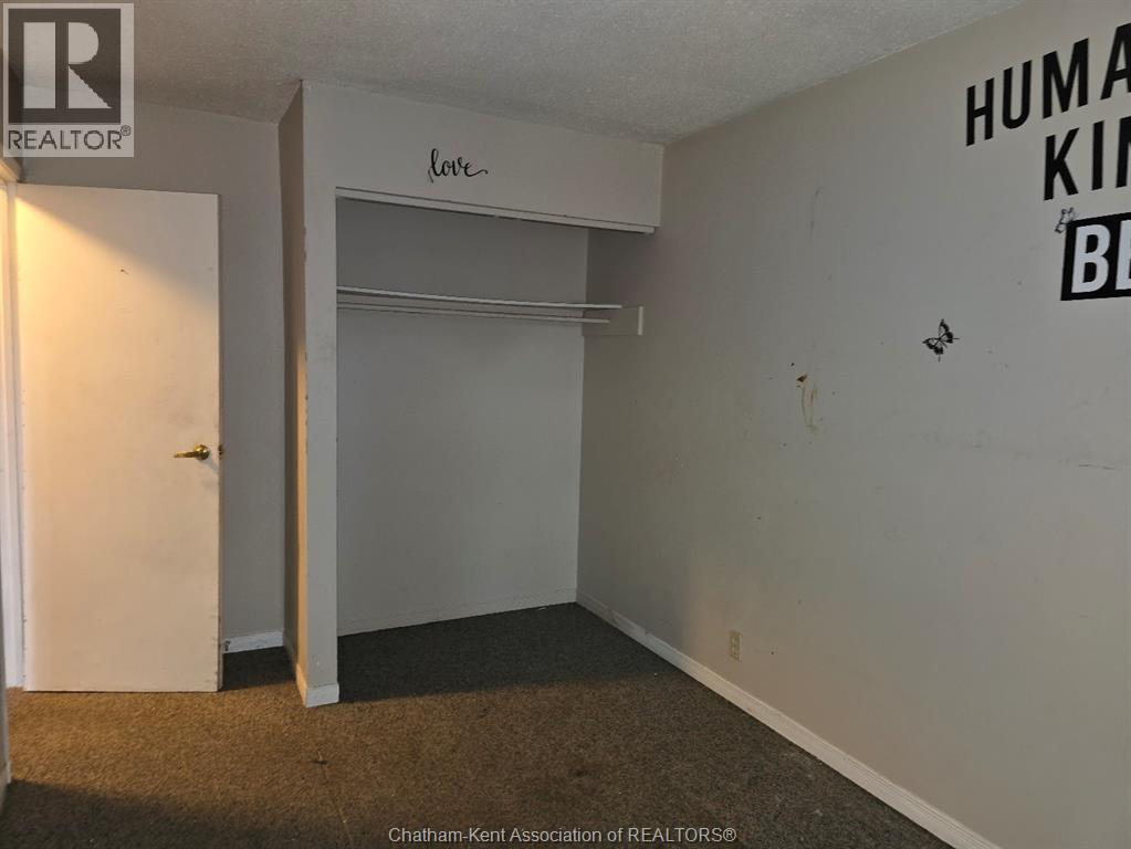 #A207 12 Montgomery DRIVE - 6