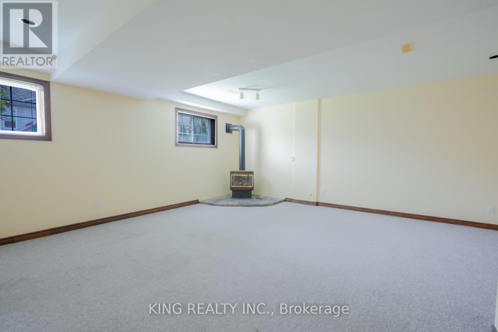 120 REDWOOD COURT - 11